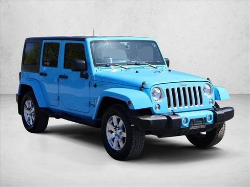 Used 2017 Jeep Wrangler Unlimited Sahara w/ Connectivity Group AWD/4WD image 3