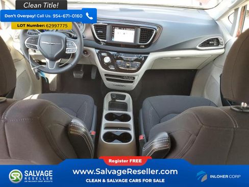Used 2023 Chrysler Voyager LX FWD image 11