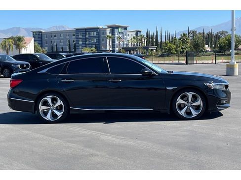 Used 2018 Honda Accord Touring image 7