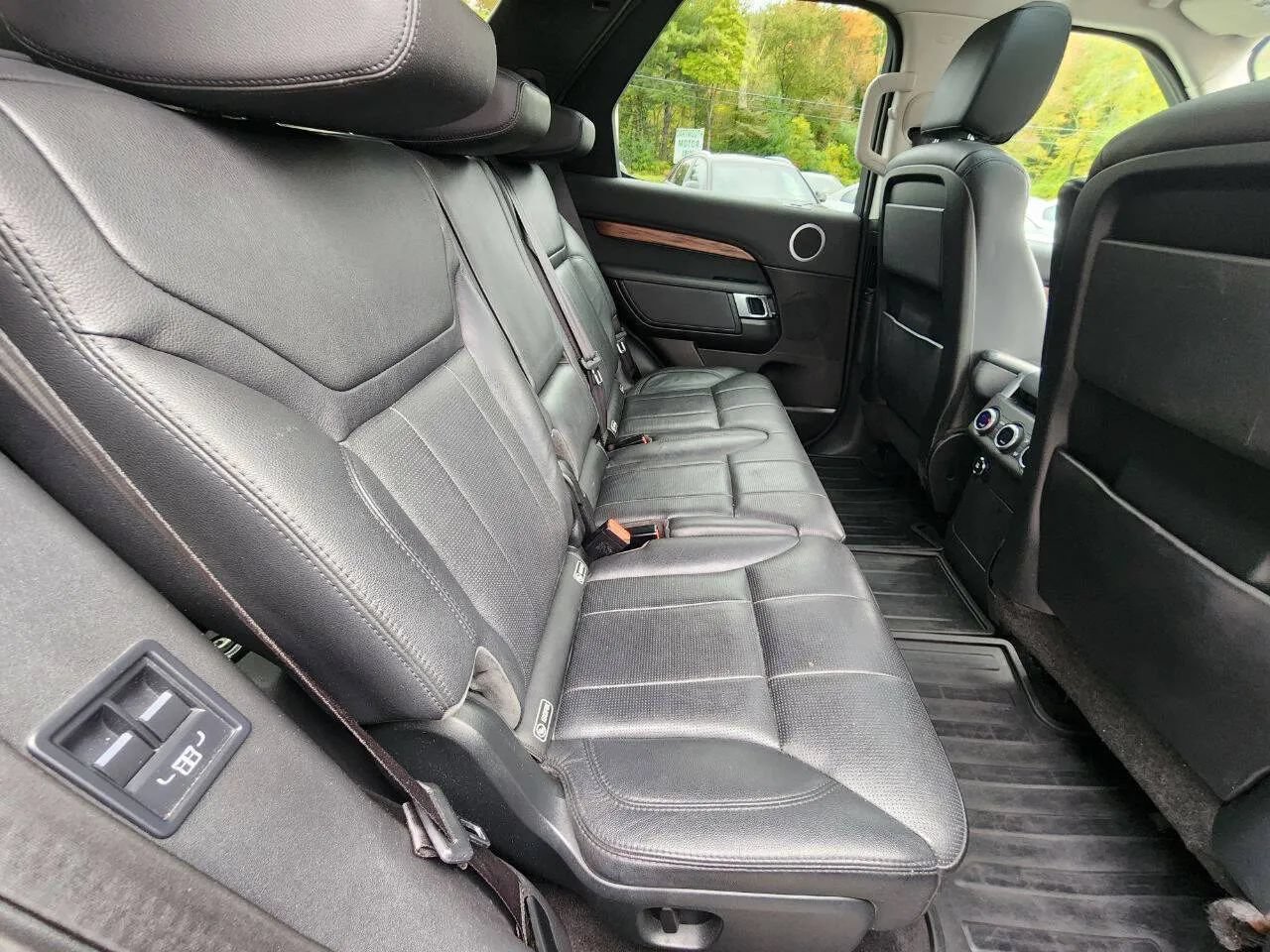 Used 2019 Land Rover Discovery HSE AWD/4WD image 14