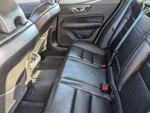 Used 2021 Volvo S60 T5 Inscription image 21