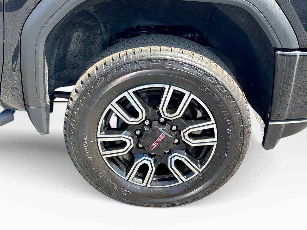 Used 2022 GMC Sierra 2500 AT4 w/ AT4 Preferred Package AWD/4WD image 11