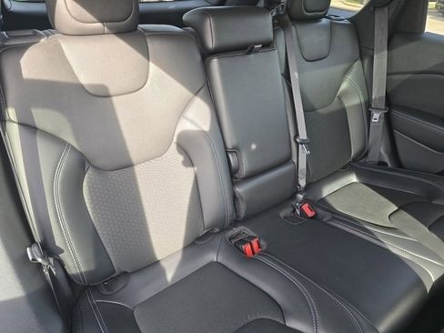 Used 2019 Jeep Cherokee Latitude Plus w/ Cold Weather Group image 30