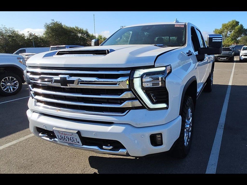 Used 2024 Chevrolet Silverado 3500 High Country w/ High Country Premium Package AWD/4WD image 6