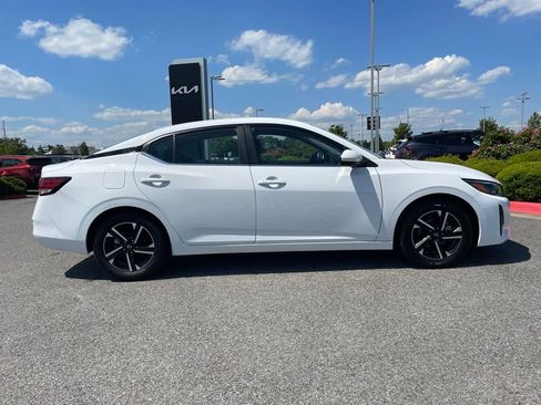 Used 2025 Nissan Sentra SV FWD image 9