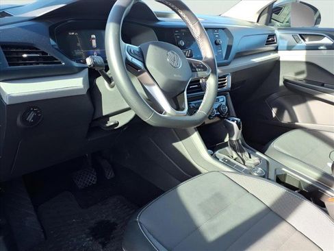 Certified 2024 Volkswagen Taos SE image 13