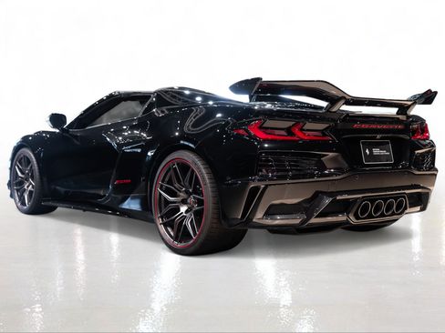 Used 2025 Chevrolet Corvette Z06 w/ Z07 Performance Package RWD image 2