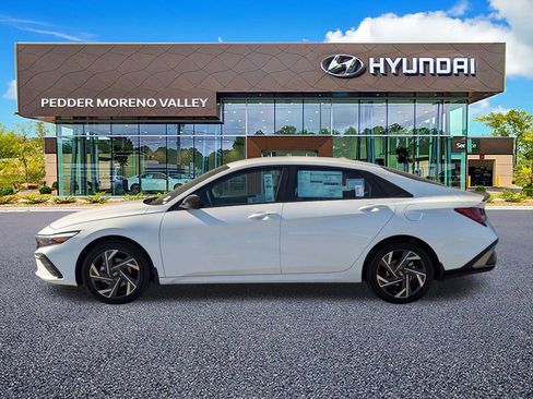 New 2025 Hyundai Elantra SEL image 3