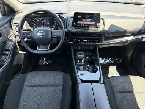 Used 2025 Nissan Rogue SV FWD image 8