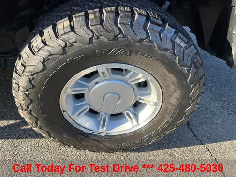 Used 2005 HUMMER H2 w/ Preferred Equipment Group AWD/4WD image 13