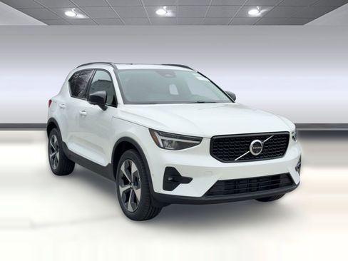 New 2026 Volvo XC40 B5 Plus w/ Climate Package AWD/4WD image 7