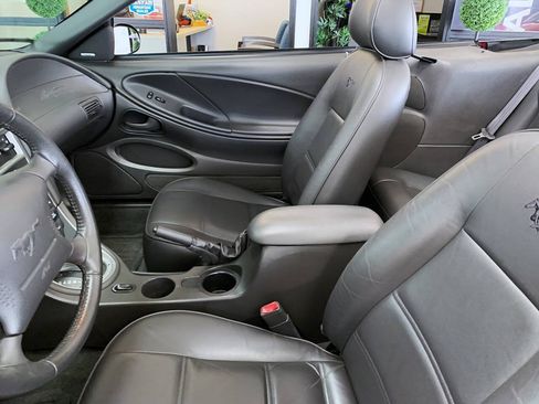 Used 2004 Ford Mustang Convertible RWD image 10