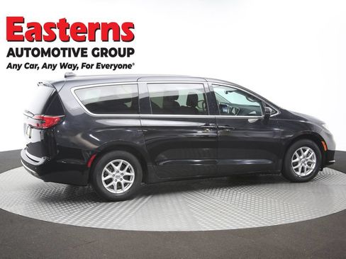 Used 2023 Chrysler Pacifica Touring-L FWD image 45