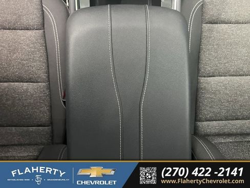 Used 2025 Chevrolet Traverse LT image 31