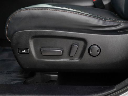 Used 2018 Toyota Highlander XLE AWD/4WD image 28