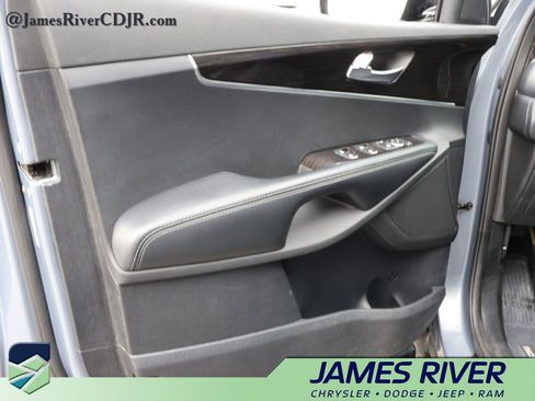 Used 2020 Kia Sorento LX image 20