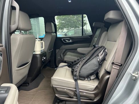 Used 2023 GMC Yukon SLT RWD image 6