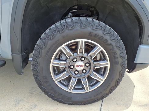 Used 2024 GMC Sierra 1500 AT4 w/ Technology Package AWD/4WD image 9
