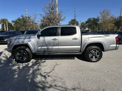 Used 2018 Toyota Tacoma TRD Sport image 3