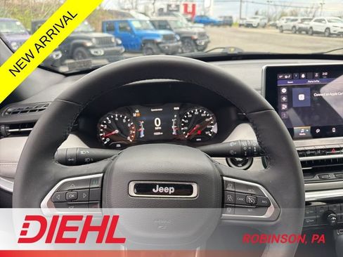 Used 2023 Jeep Compass Limited image 14