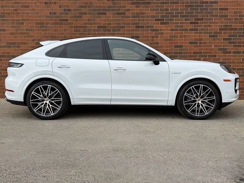 New 2026 Porsche Cayenne E-Hybrid Coupe AWD/4WD image 8