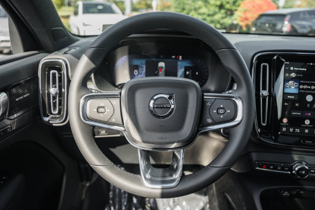 New 2026 Volvo XC40 B5 Ultra w/ Protection Package Premier AWD/4WD image 32