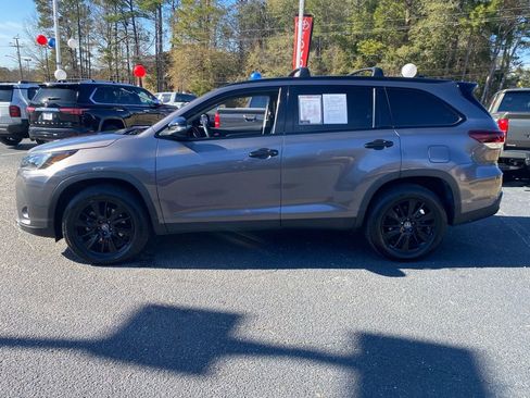 Used 2019 Toyota Highlander SE image 4