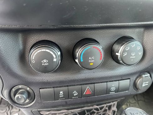 Used 2016 Jeep Wrangler Sahara w/ Connectivity Group AWD/4WD image 23
