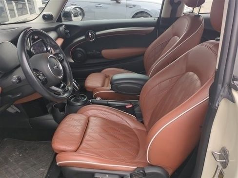 Used 2021 MINI Cooper 2-Door Hardtop w/ Driver Assistance Package image 8