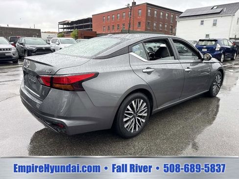 Used 2023 Nissan Altima 2.5 SV FWD image 8
