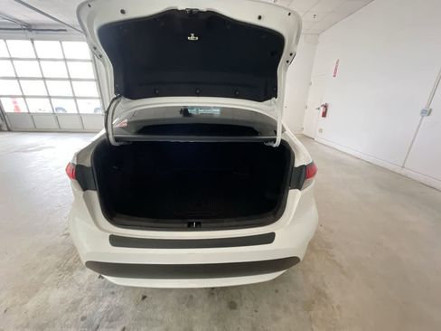 Used 2021 Toyota Corolla LE image 23