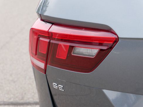 Certified 2022 Volkswagen Tiguan SE image 18