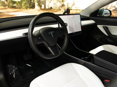 Used 2020 Tesla Model 3 Standard Range image 16