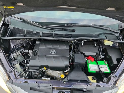 Used 2015 Toyota Sienna XLE image 24