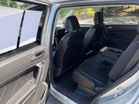 Certified 2023 Volkswagen Tiguan SE FWD image 30