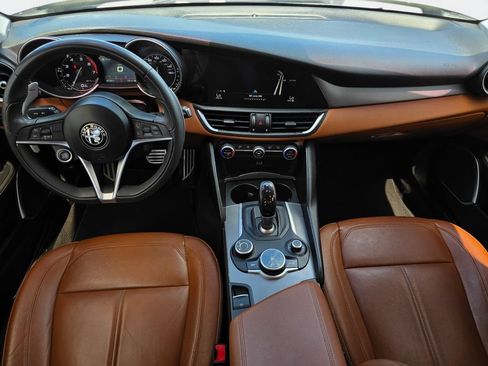 Used 2018 Alfa Romeo Giulia RWD image 11