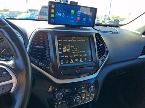 Used 2014 Jeep Cherokee Trailhawk AWD/4WD image 28