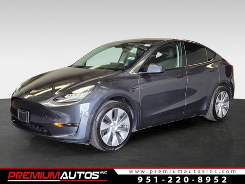 Used 2022 Tesla Model Y Long Range AWD/4WD image 1