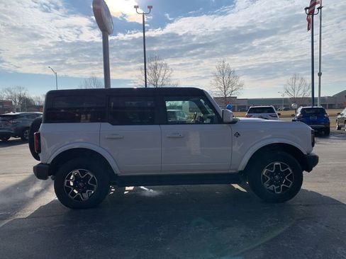 Used 2025 Ford Bronco Outer Banks image 2