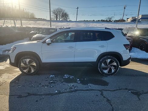 New 2026 Volkswagen Taos SE AWD/4WD image 4
