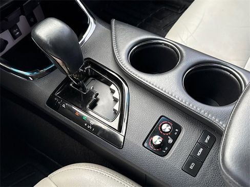 Used 2016 Toyota Avalon Touring image 26