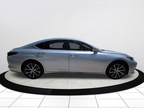 Used 2025 Lexus ES 350 w/ Premium Package FWD image 4