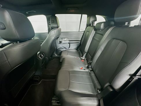 Used 2025 Mercedes-Benz GLB 250 4MATIC image 27