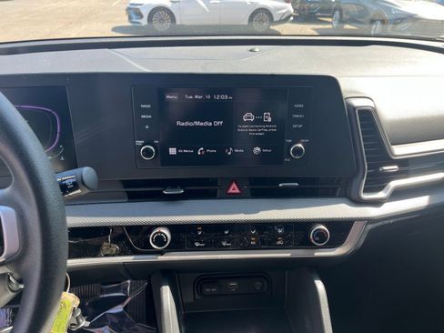 Used 2025 Kia Sportage LX image 17