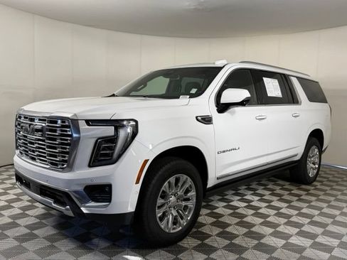 Used 2026 GMC Yukon XL Denali w/ Sun & Power Step Package AWD/4WD image 2