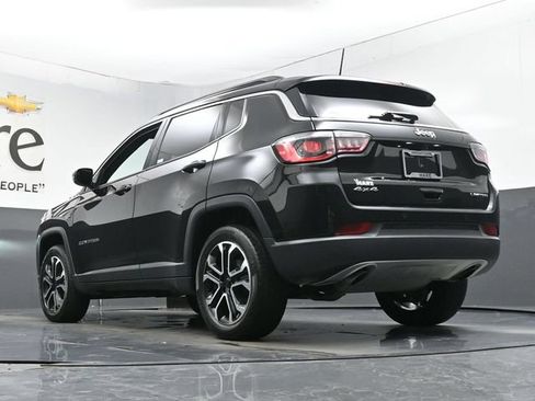 Used 2023 Jeep Compass Limited w/ Sun and Sound Group AWD/4WD image 5