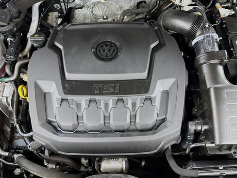 Used 2021 Volkswagen Tiguan SE w/ Panoramic Sunroof Package image 38