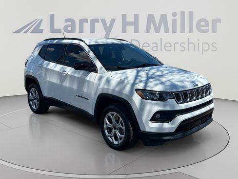 Used 2025 Jeep Compass Latitude AWD/4WD image 7