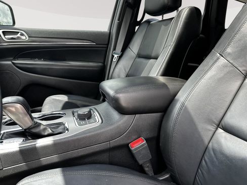 Used 2021 Jeep Grand Cherokee Limited AWD/4WD image 19