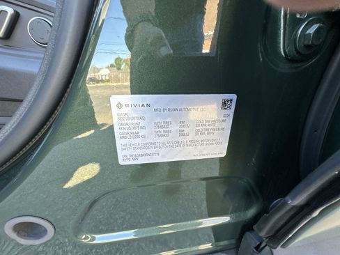 Used 2024 Rivian R1S Adventure image 34